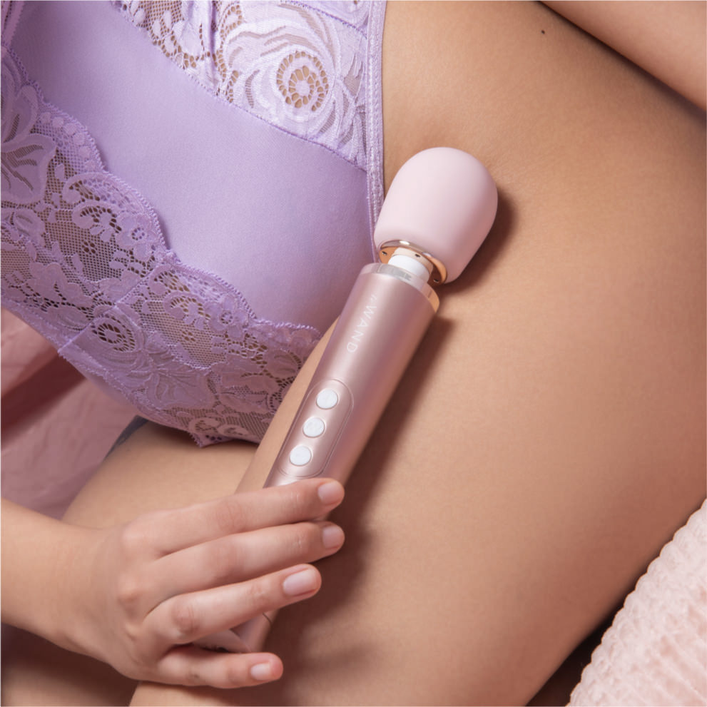 Le Wand Petite Rechargeable Massager - Rose Gold